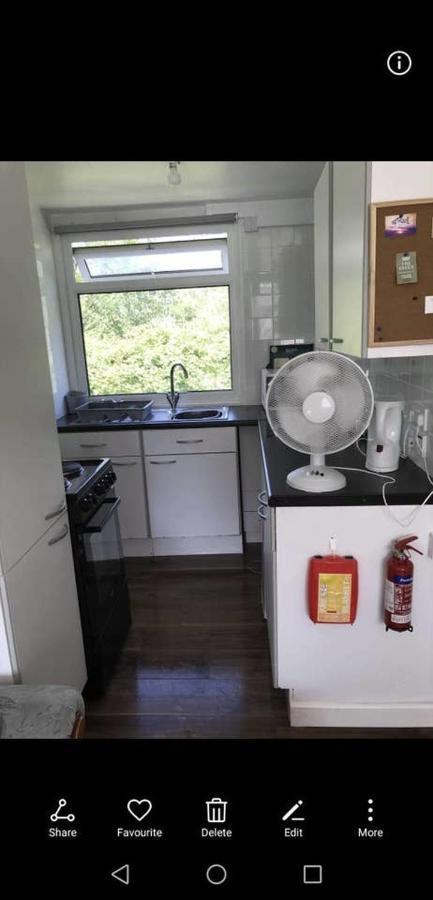 2 Bedroom Chalet Near The Beach Brading Esterno foto